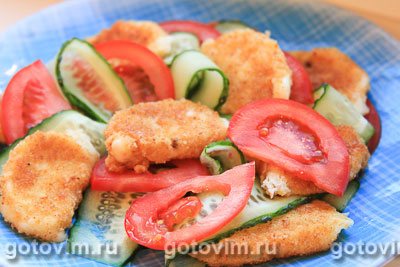 Овощной салат с жареным сыром сулугуни