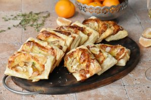 Слойки с камамбером и грушей Слойки с камамбером и грушей