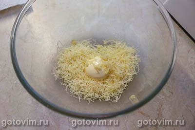 Бутерброды со шпротами, сыром и вялеными томатами Бутерброды со шпротами, сыром и вялеными томатами