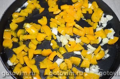 Жареный рис с овощами и яйцом