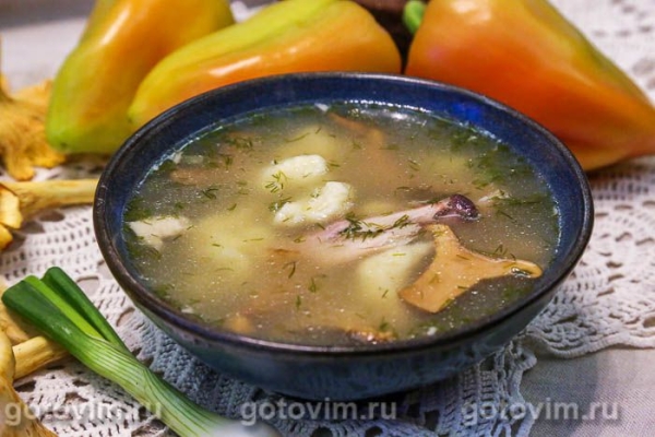 Куриный суп с лисичками и клецками Куриный суп с лисичками и клецками