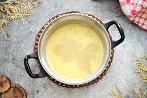 Молочный рождественский напиток из сырых яиц Молочный рождественский напиток из сырых яиц