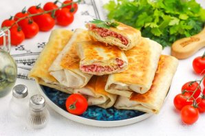 Лаваш с колбасой и сыром Лаваш с колбасой и сыром