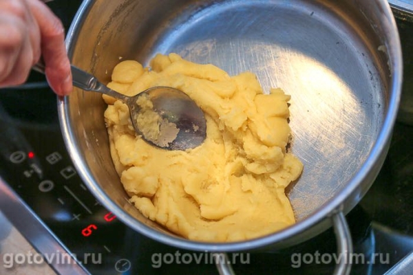 Рулет Карпатка из заварного теста с кремом и джемом