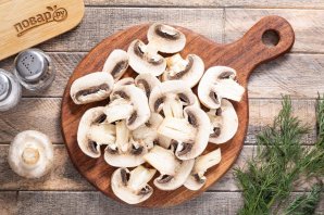 Шампиньоны жареные с луком
