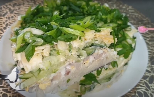 Серьезный конкурент «Сельди под шубой». Самый Новогодний салат: красивый и аппетитный Серьезный конкурент «Сельди под шубой». Самый Новогодний салат: красивый и аппетитный