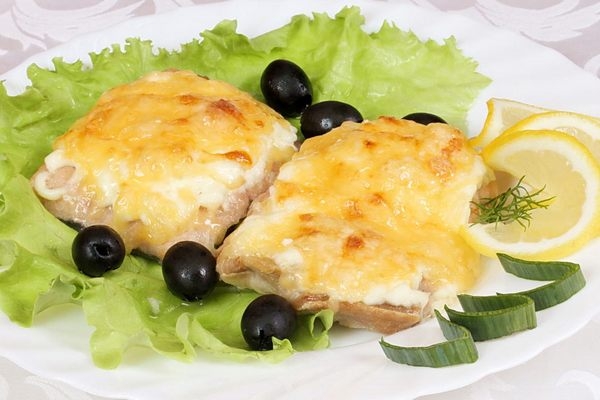 Запеченная горбуша под сыром в духовке Запеченная горбуша под сыром в духовке