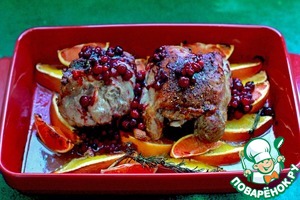 Бедро индейки с апельсинами и клюквенным соусом Бедро индейки с апельсинами и клюквенным соусом