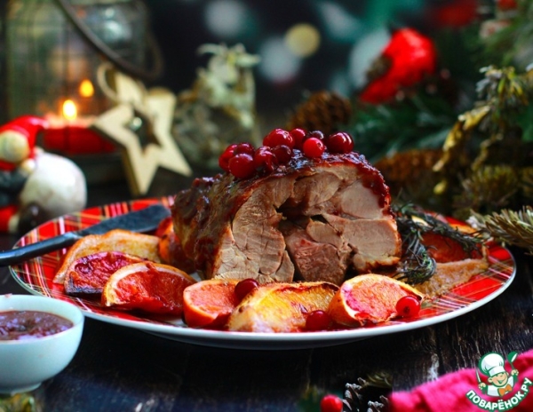 Бедро индейки с апельсинами и клюквенным соусом Бедро индейки с апельсинами и клюквенным соусом