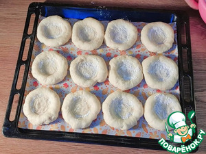 Открытые булочки с кремом и нектаринами