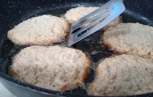 Беру 1 стакан кефира и немного фарша. Вкусные ленивые пирожки: готовлю так уже много лет и не надоедает Беру 1 стакан кефира и немного фарша. Вкусные ленивые пирожки: готовлю так уже много лет и не надоедает