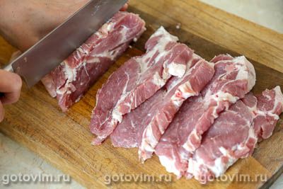 Шашлык из мясных рулетиков с беконом