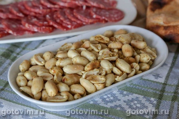 Жареный арахис со сванской солью в микроволнвке