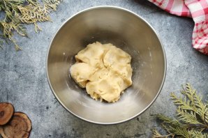 Торт с песочными коржами и безе Торт с песочными коржами и безе