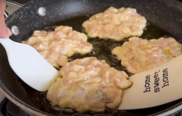 Быстрые котлеты без мясорубки за 15 минут. Беру куриную грудку и готовлю вкусное блюдо на ужин Быстрые котлеты без мясорубки за 15 минут. Беру куриную грудку и готовлю вкусное блюдо на ужин