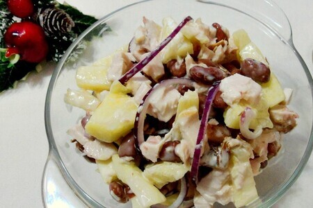 Салат с курицей, ананасом и красной фасолью Салат с курицей, ананасом и красной фасолью