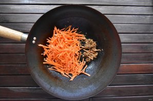 Удон с говядиной в устричном соусе Удон с говядиной в устричном соусе