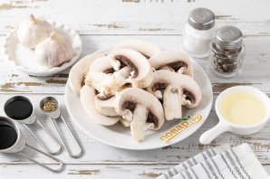 Шампиньоны в чесночном соусе Шампиньоны в чесночном соусе