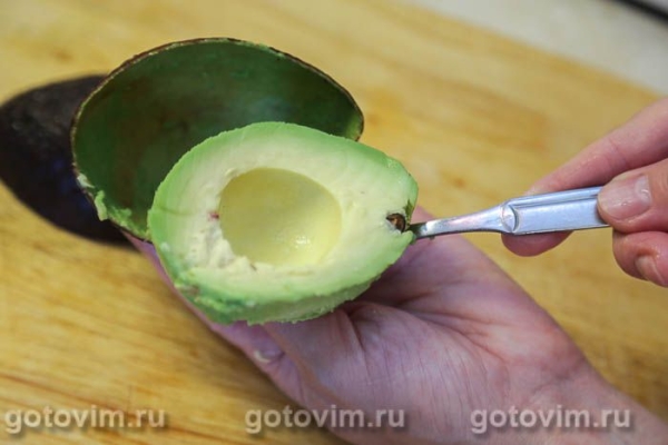 Салат из жареных абрикосов с авокадо, сыром и салатом айсберг Салат из жареных абрикосов с авокадо, сыром и салатом айсберг