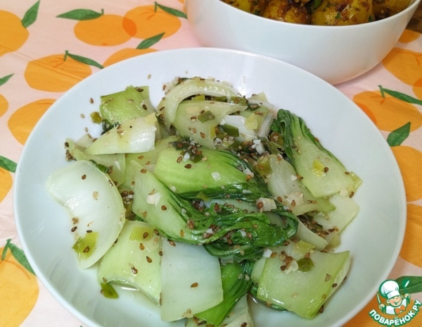 Бок-чой с зелёным луком и кунжутом