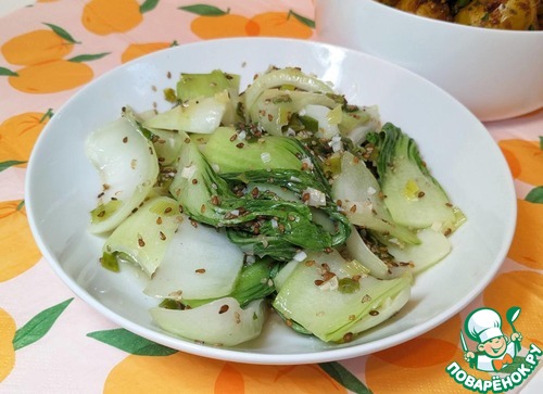 Бок-чой с зелёным луком и кунжутом