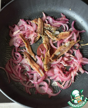 Брокколи с луком и оливками