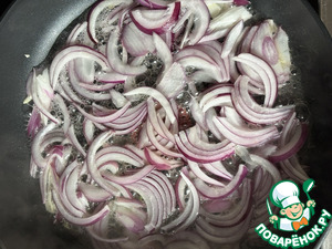 Брокколи с луком и оливками