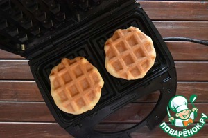 Булочки в вафельнице с мясной подливой Булочки в вафельнице с мясной подливой