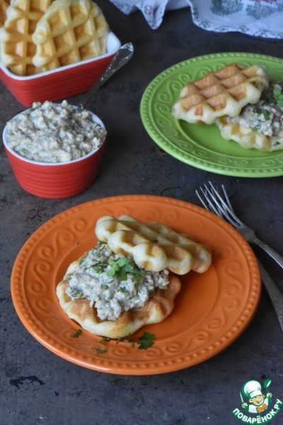 Булочки в вафельнице с мясной подливой Булочки в вафельнице с мясной подливой