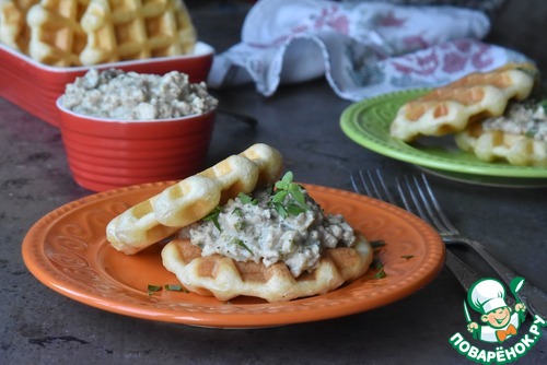 Булочки в вафельнице с мясной подливой Булочки в вафельнице с мясной подливой