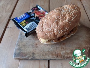 Бургер "Неряха Джо" с копчёными колбасками Бургер "Неряха Джо" с копчёными колбасками