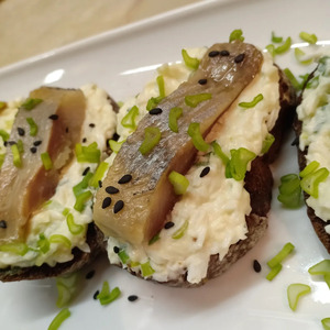 Бутерброды с яйцом и сельдью Бутерброды с яйцом и сельдью