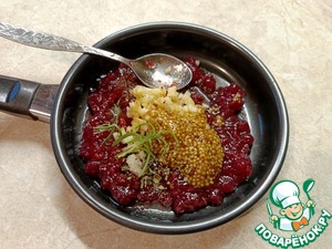 Буженина "Инди" с клюквенно-горчичным соусом Буженина "Инди" с клюквенно-горчичным соусом