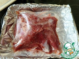 Буженина "Инди" с клюквенно-горчичным соусом Буженина "Инди" с клюквенно-горчичным соусом