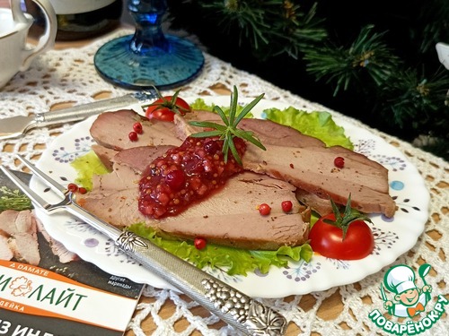 Буженина "Инди" с клюквенно-горчичным соусом Буженина "Инди" с клюквенно-горчичным соусом