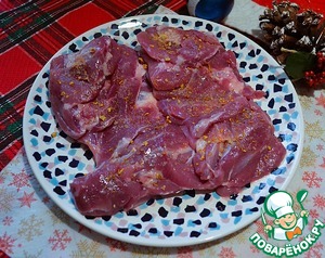 Буженина из индейки в соусе