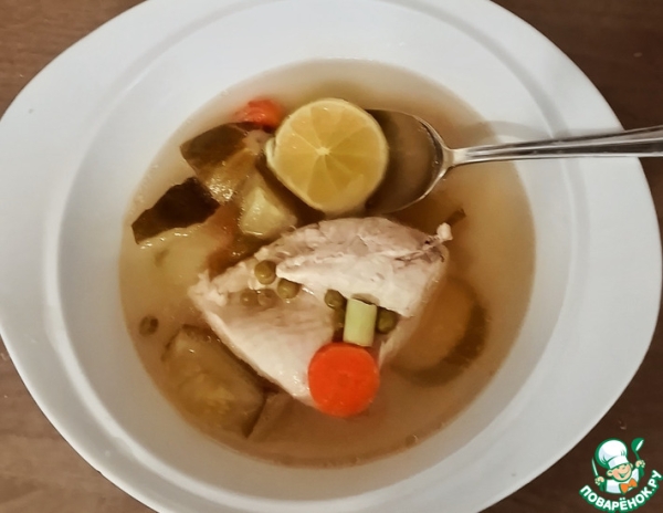 Быстрый куриный суп с овощами, лаймом
