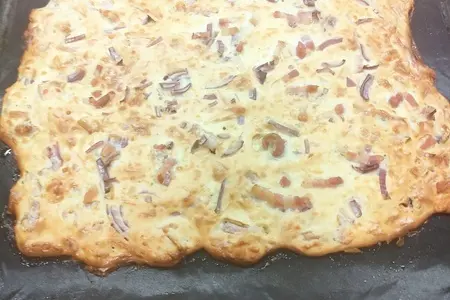 Быстрый тарт фламбе (творожно-сырное тесто) Быстрый тарт фламбе (творожно-сырное тесто)