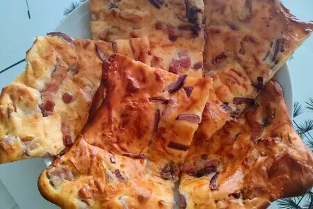 Быстрый тарт фламбе (творожно-сырное тесто) Быстрый тарт фламбе (творожно-сырное тесто)