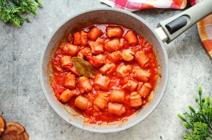 Сосиски в томатном соусе с рисом Сосиски в томатном соусе с рисом