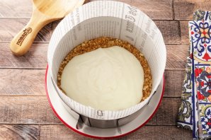 Торт из песочной крошки со сметанным кремом Торт из песочной крошки со сметанным кремом