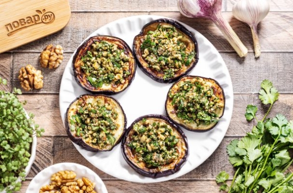 Баклажаны с чесноком и орехами