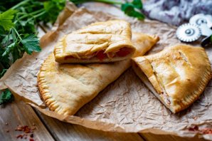 Кальцоне с ветчиной Кальцоне с ветчиной