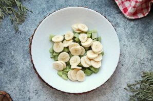 Фруктовый салат с нектарином и бананом Фруктовый салат с нектарином и бананом