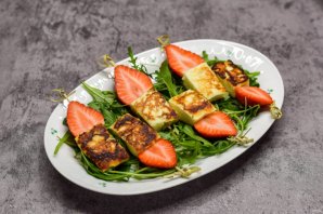 Сыр с клубникой