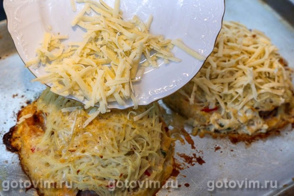 Свинина «Медвежья лапа» с начинкой из сладкого перца с чили и моцареллой Свинина «Медвежья лапа» с начинкой из сладкого перца с чили и моцареллой