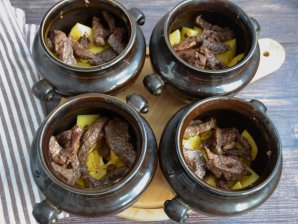 Мясо с грибами в горшочках Мясо с грибами в горшочках