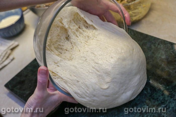 Булочка-плетенка с куриной печенью Булочка-плетенка с куриной печенью