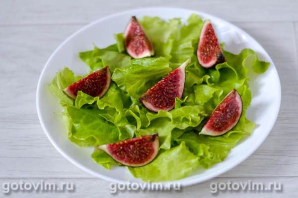 Фруктовый салат со свежим инжиром и грушей Фруктовый салат со свежим инжиром и грушей