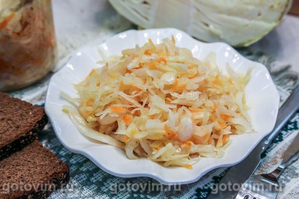 Квашеная капуста с черным хлебом Квашеная капуста с черным хлебом